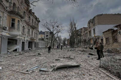 İşgalci Rusya, Herson'u bombaladı