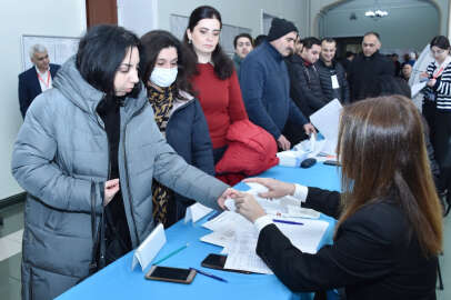 Azerbaycan, Cumhurbaşkanı seçimi için sandık başında!