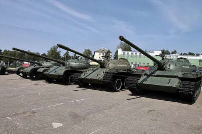 Rusya, SSCB'den kalma tanklarla cephe hattında başarı vaat ediyor