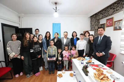 Eskişehir Valisi Aksoy, Kırım Ailesini ziyaret etti