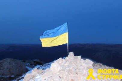Sarı Kurdele aktivistleri Kırım’da Ukrayna bayraklarını dikti