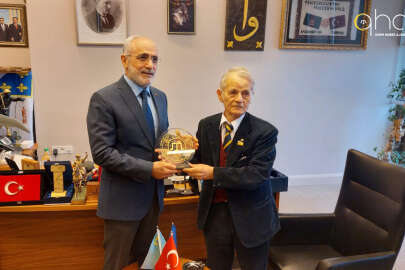 Cumhurbaşkanı Başdanışmanı Yalçın Topçu, Kırım için şiir yazdı