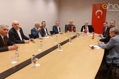 Cumhurbaşkanı Başdanışmanı Yalçın Topçu, efsanevi lider Mustafa Abdülcemil Kırımoğlu ve beraberindeki heyeti ağırladı