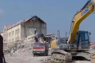 İşgalden kurtarılan Hankendi’de sözde parlamento binası yıkıldı