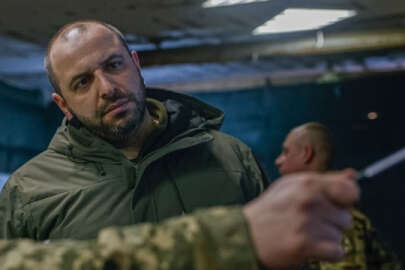 Ukrayna Savunma Bakanı Umerov, Donetsk ve Lugansk’taki cephe hattını ziyaret etti