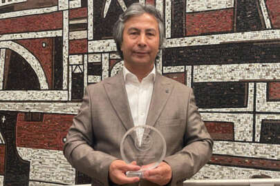 Uygur yazar Izgil John Leonard Ödülü'nü kazandı