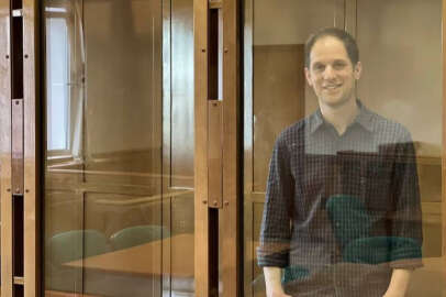 Rus mahkemesi casuslukla suçlanan gazetecinin tutukluluk süresini uzattı