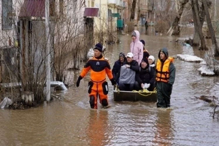 Sel felaketi yaşanan Kazakistan’da 12 bin kişi tahliye edildi