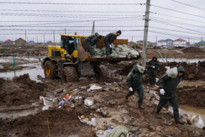 Kazakistan'daki sel felaketi 100 bin kişiyi evinden etti
