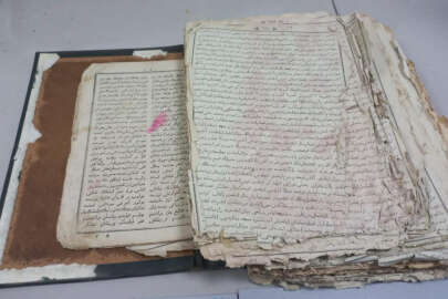 Kazakistan’da 18 ve 20. yüzyıllara ait nadir el yazmaları ve kitaplar keşfedildi