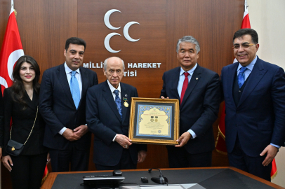 TÜRKSOY'dan MHP Lideri Bahçeli'ye Onur Madalyası