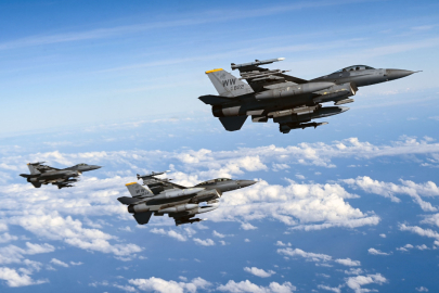 Hollanda, Ukrayna'ya F-16 uçağı teslimatına başlayacak