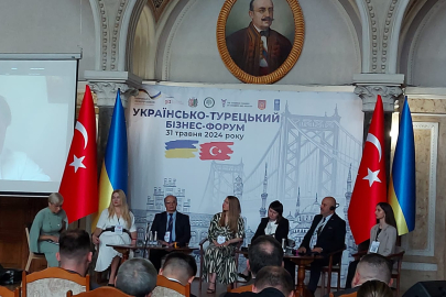 Çernivtsi'de Ukrayna-Türk İş Forumu düzenlendi