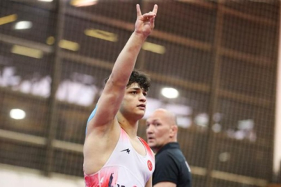 Avrupa’da Bozkurt rüzgarı esiyor: Milli güreşçi de zaferini bozkurt ile kutladı