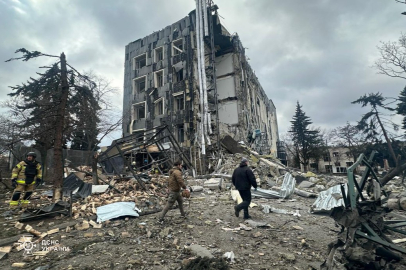 Rusya Ukrayna'nın İzüm kentini vurdu: Ölü ve yaralılar var