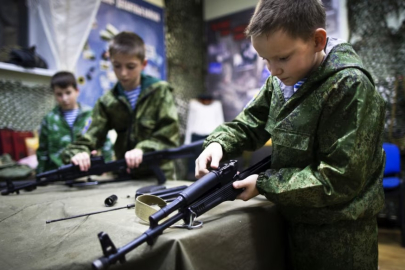 Çocukların askerileştirilmesi: İşgalciler Kırım’da 260 harbiye sınıfı açtı