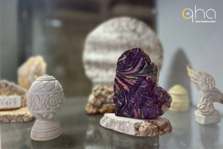 İki el sanatı iç içe: Ebru ve lületaşı