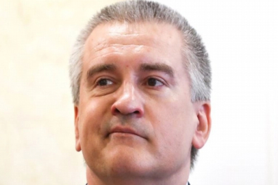 Kelepçelenerek Moskova’ya götürüldü: Kırım'ın sözde Başkanı Aksyonov’a FSB baskını