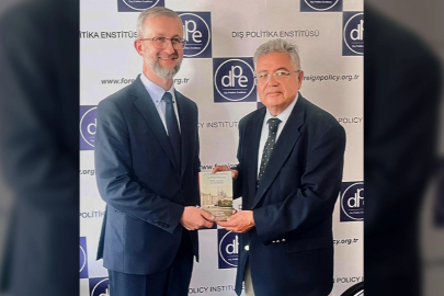 Ukrayna Büyükelçisi Celâl, Dış Politika Enstitüsü Başkanı Diriöz ile bir araya geldi