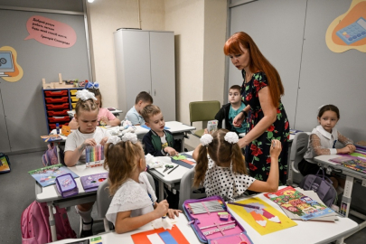 Rus saldırıları nedeniyle Ukraynalı çocuklar yer altında eğitim alıyor