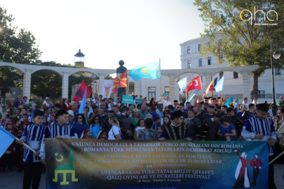 29. Uluslararası Türk Tatar Millî Kıyafet, Halk Oyunları ve Türküler Festivali ikinci gününde millî kıyafet yürüyüşü ile devam etti