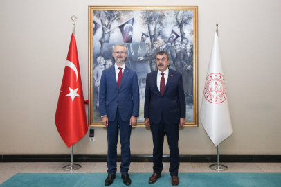 Büyükelçi Celâl, Millî Eğitim Bakanı Tekin ile Ukraynalı çocukların eğitim imkânlarını görüştü