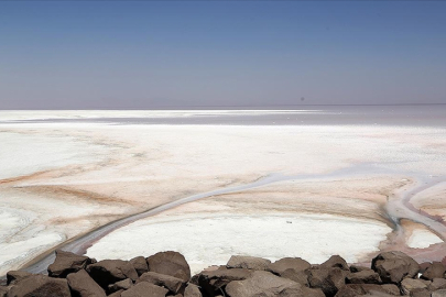 Güney Azerbaycan'ın incisi Urmiye Gölü kurudu!