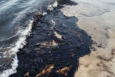 Karadeniz'deki petrol sızıntısı işgal altındaki Kırım'da tehlike oluşturuyor