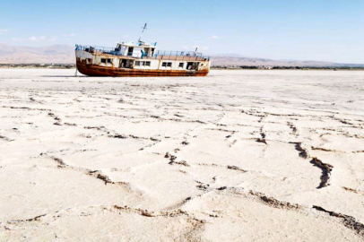Türk dünyasının sembolü yok oluyor: “Urmu Gölü can verir; İran onun katline ferman verir”