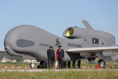 Kim Jong-Un yeni taktik SİHA'ların testini denetledi!