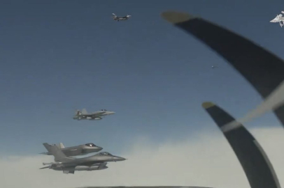 ABD savaş uçakları Alaska açıklarında 4 Rus uçağını önledi!