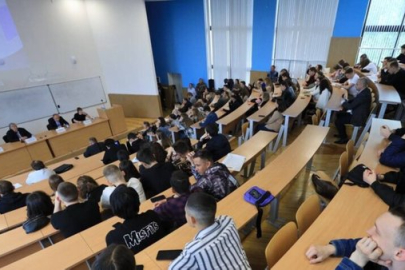 Kırım'da öğrencilerden toplanan kanlar yaralı Rus askerleri için kullanılıyor