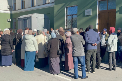 Akmescit'te toplanan Kırım Tatarları baskılara tepki gösterdi