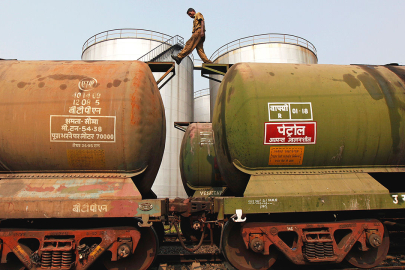 ABD: Hindistan Rus petrolü ithalatını yüzde 50 azalttı