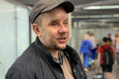 Evine baskın yapıldı: İşgalciler görme engelli Sizikov'u alıkoydu!