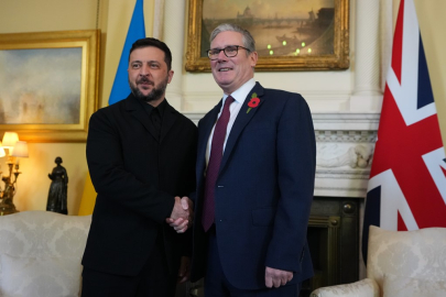 Zelenskıy, Birleşik Krallık'ta Avrupa liderleriyle temas kurdu