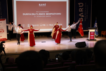 17. Dünya Dili Türkçe Sempozyumu, Kırım Ailesi’nin etkileyici gösterisiyle başladı