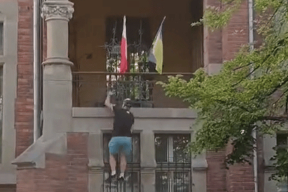 Polonya'da fahri konsolosluktaki Ukrayna bayrağını indiren iki kişi gözaltına alındı