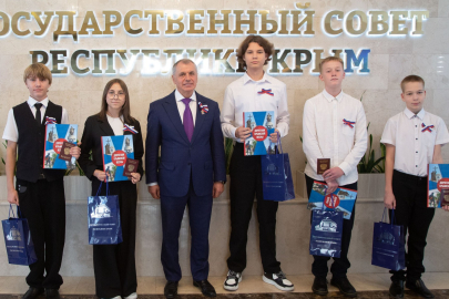 Rusya’dan Kırım’da çocuklara sistematik beyin yıkama: Okullarda propaganda kitabı, askerî eğitim ve zorunlu siyasî dersler