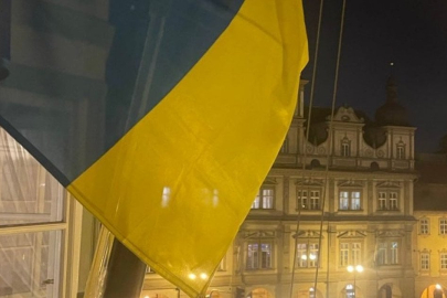 Ukrayna bayrağı parlamento binasından indirilmişti: Büyükelçiden sert tepki!