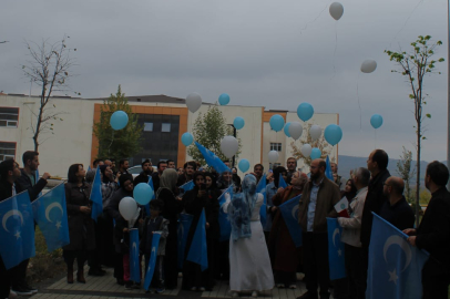 Balıkesir'de Doğu Türkistan için mavi umutlar gökyüzüne bırakıldı