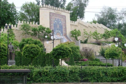 Azerbaycan Büyükelçiliği Rus saldırısında hasar gördü: Zelenskıy ve Aliyev görüştü