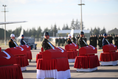 Azerbaycan-Gürcistan sınırındaki uçak kazasında şehit olan askerler için Mürted Hava Üssünde tören