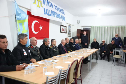 Millî Savunma Bakanı Yaşar Güler ve TSK Komuta Kademesi Kırım Tatar şehit Kandemir'in ailesine taziye ziyaretinde bulundu