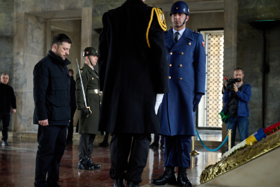 Ukrayna Cumhurbaşkanı Zelenskıy Anıtkabir’i ziyaret etti