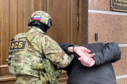 İşgalciler Kırım’da 8 kişiyi daha sözde “vatana ihanet” suçlamasıyla alıkoydu