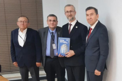 Kırım Derneğinin 70. yılına özel olarak hazırlanan eser Ukrayna Büyükelçisi Celâl'e takdim edildi