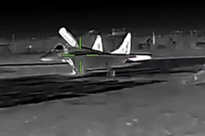 Ukrayna Kırım’da bir Rus savaş uçağını imha etti!