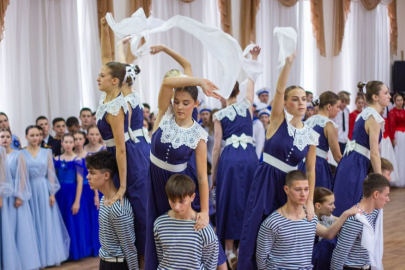Rus işgalindeki Kırım’da çocuklar askerî törenlere dahil ediliyor