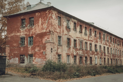 Savaş ve yaptırımlar Rusya'nın bütçesini vurdu: Sosyal konut programı durduruldu